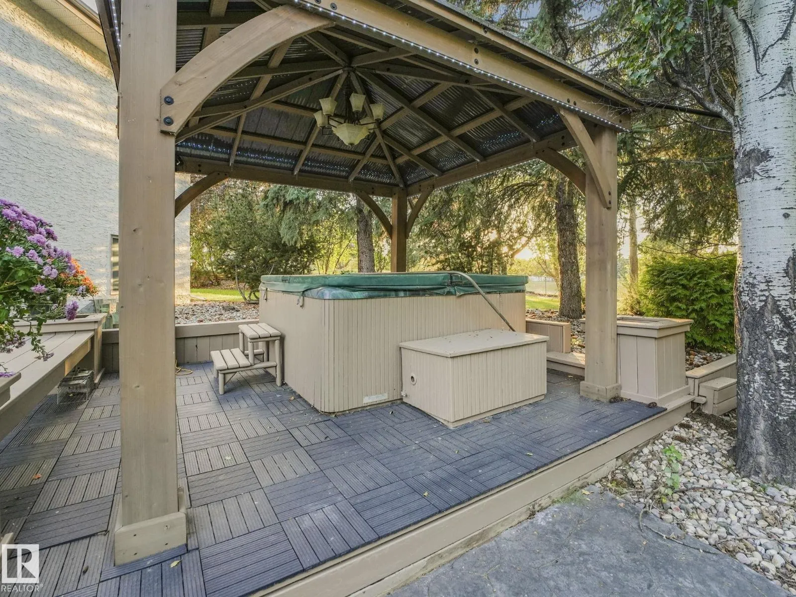 536 ESTATE DR