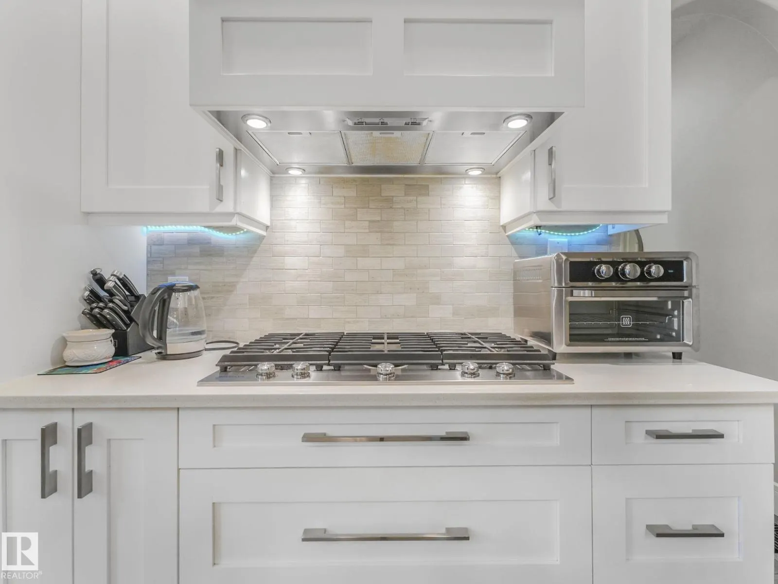 536 ESTATE DR
