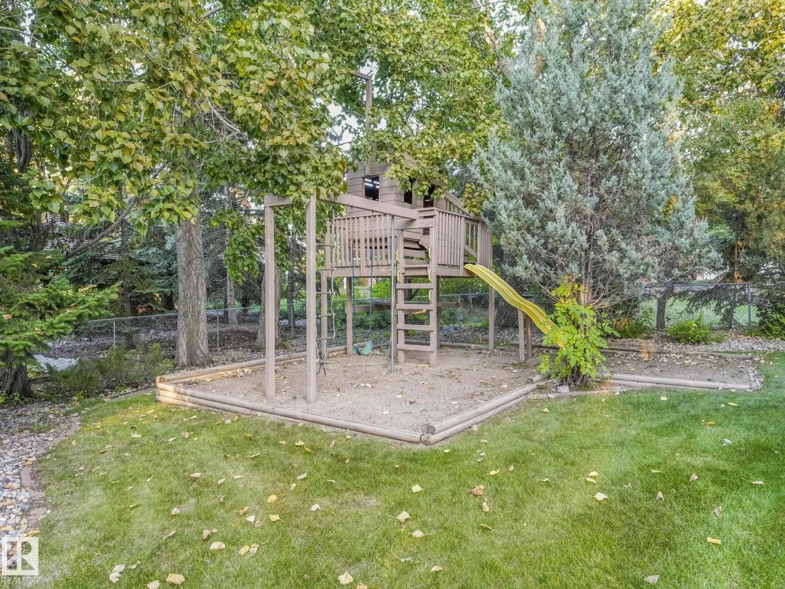 536 ESTATE DR