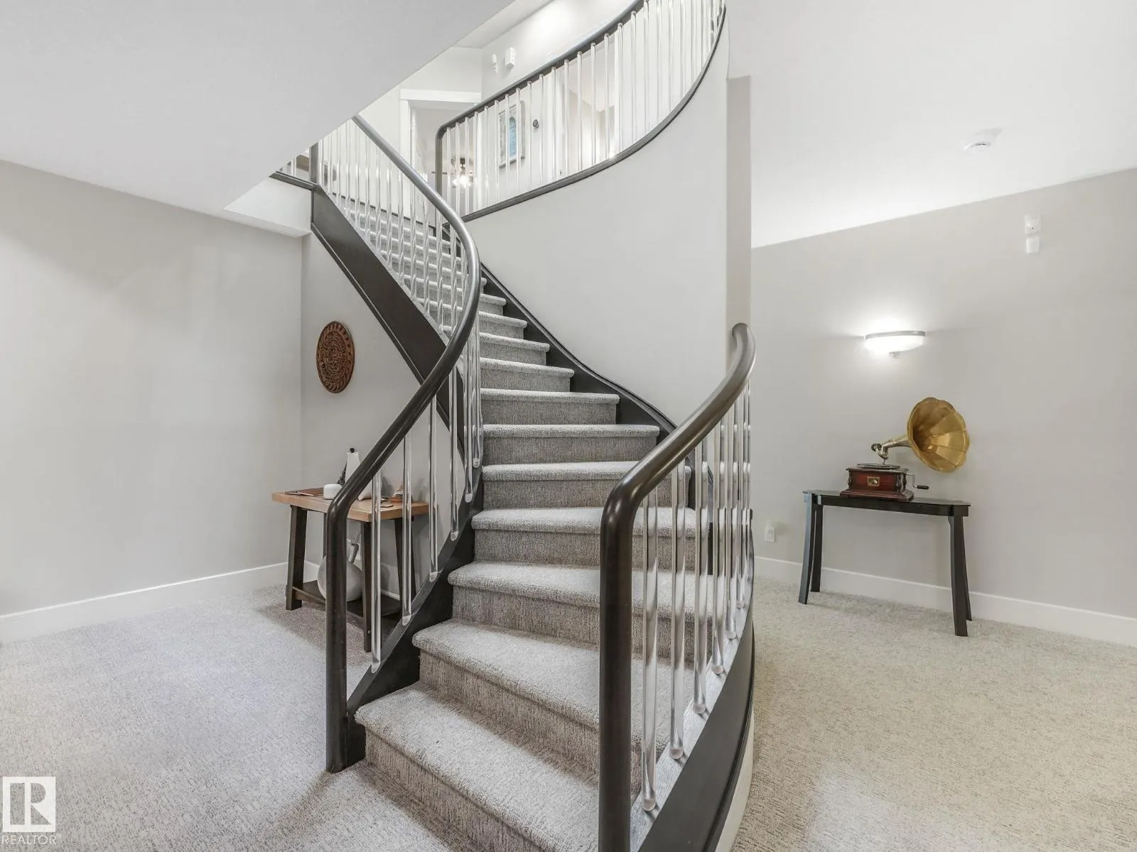 536 ESTATE DR