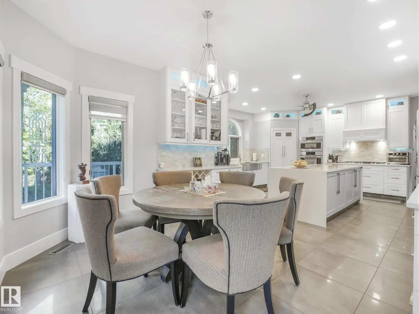 536 ESTATE DR