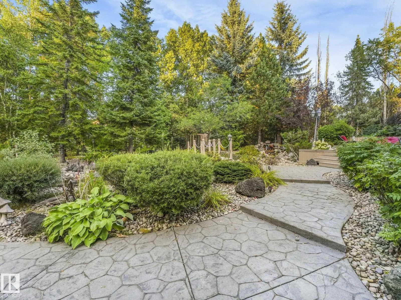 536 ESTATE DR