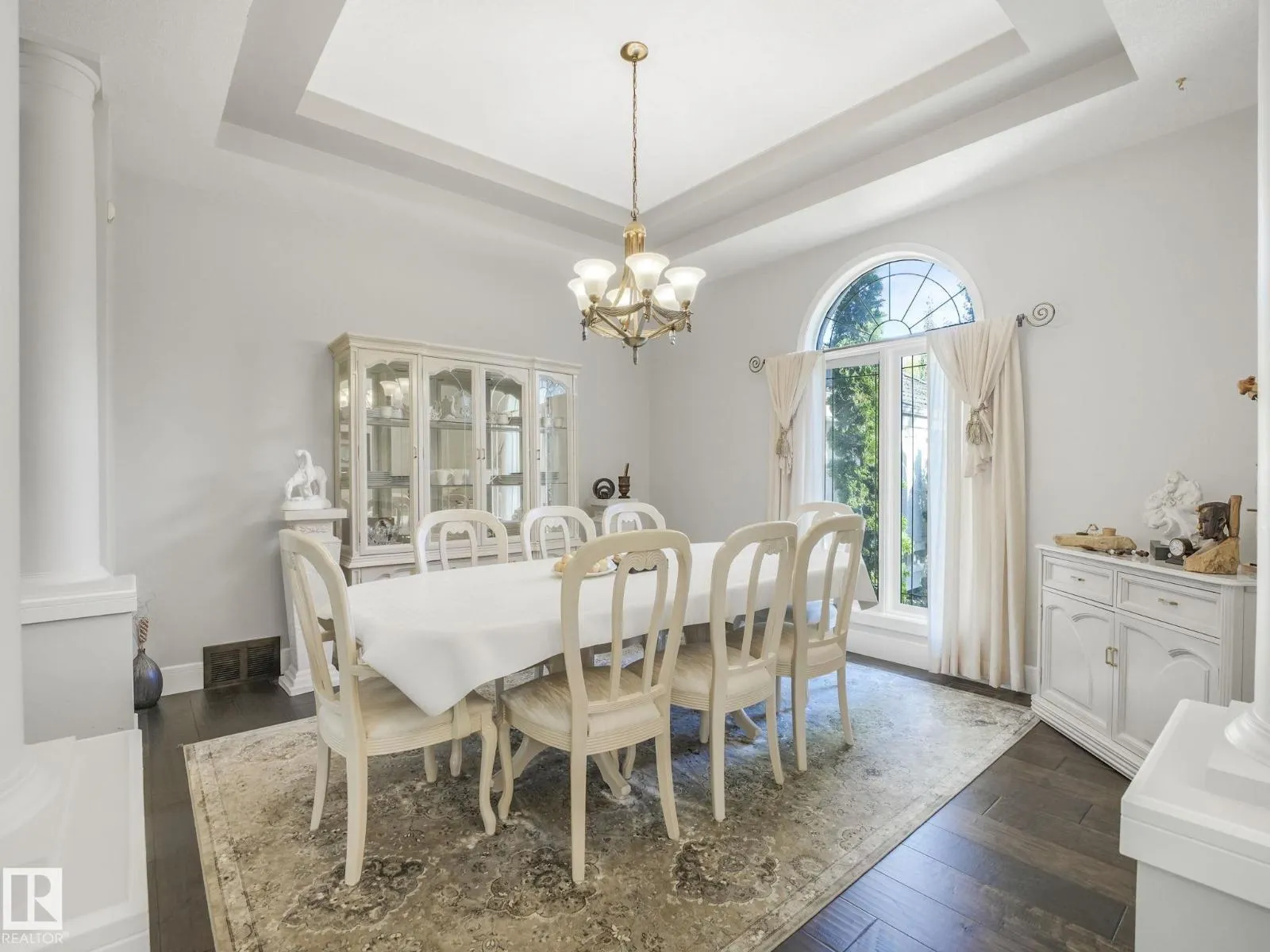 536 ESTATE DR