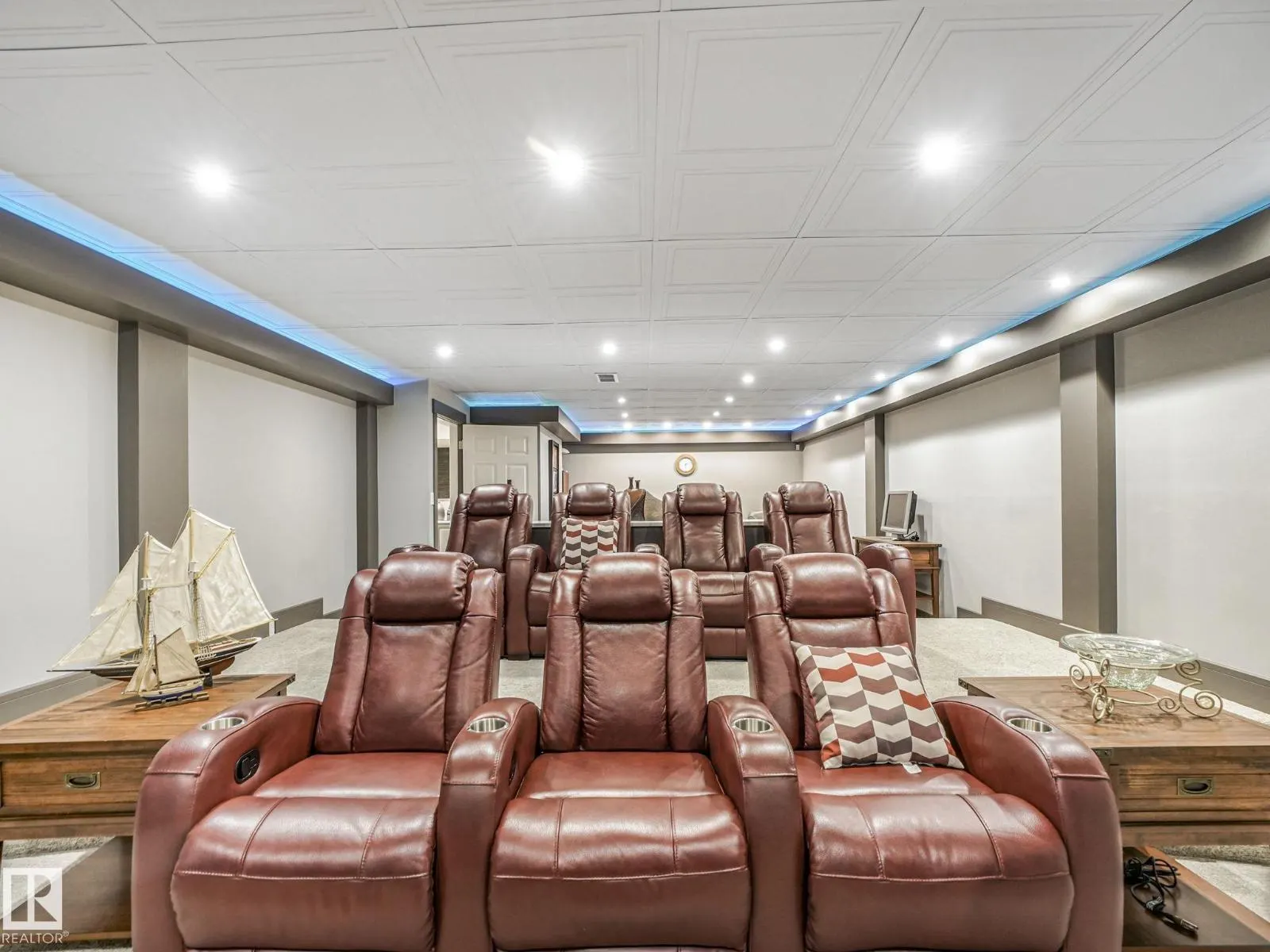 536 ESTATE DR