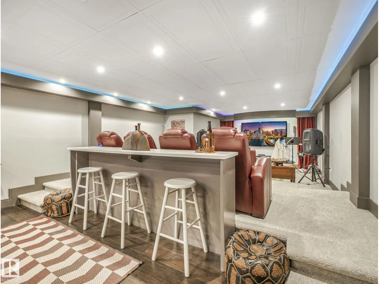 536 ESTATE DR