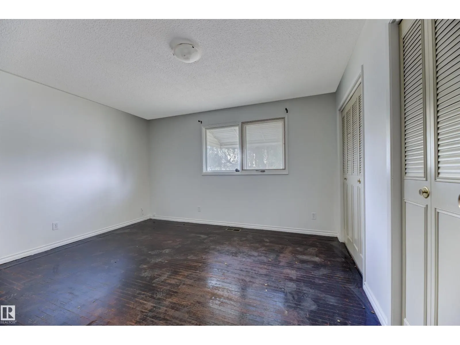 3116 112 AV NW