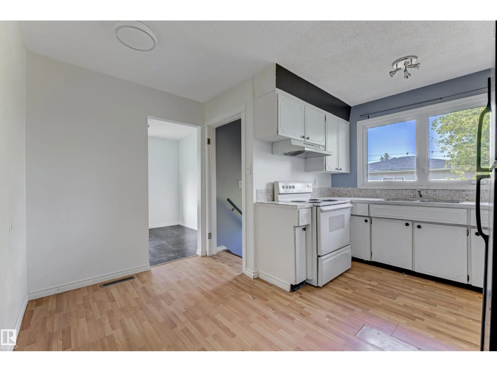 3116 112 AV NW