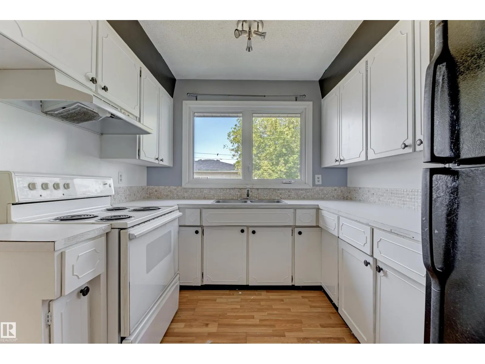 3116 112 AV NW