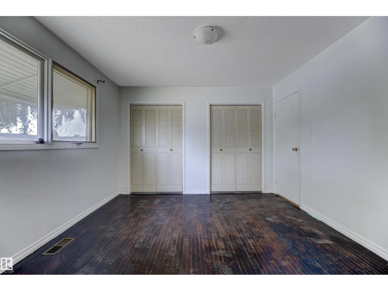 3116 112 AV NW