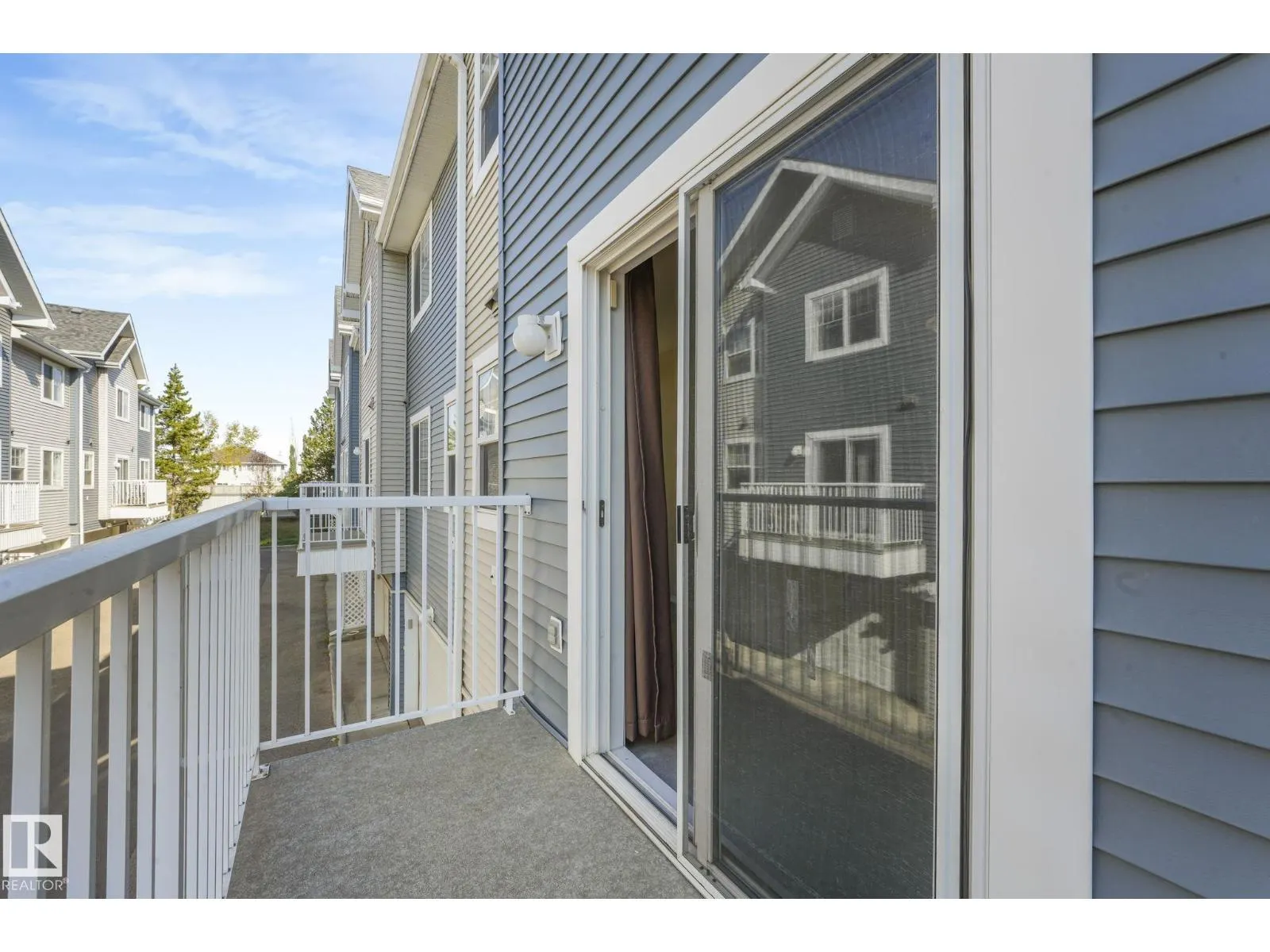 #28 8304 11 AV SW