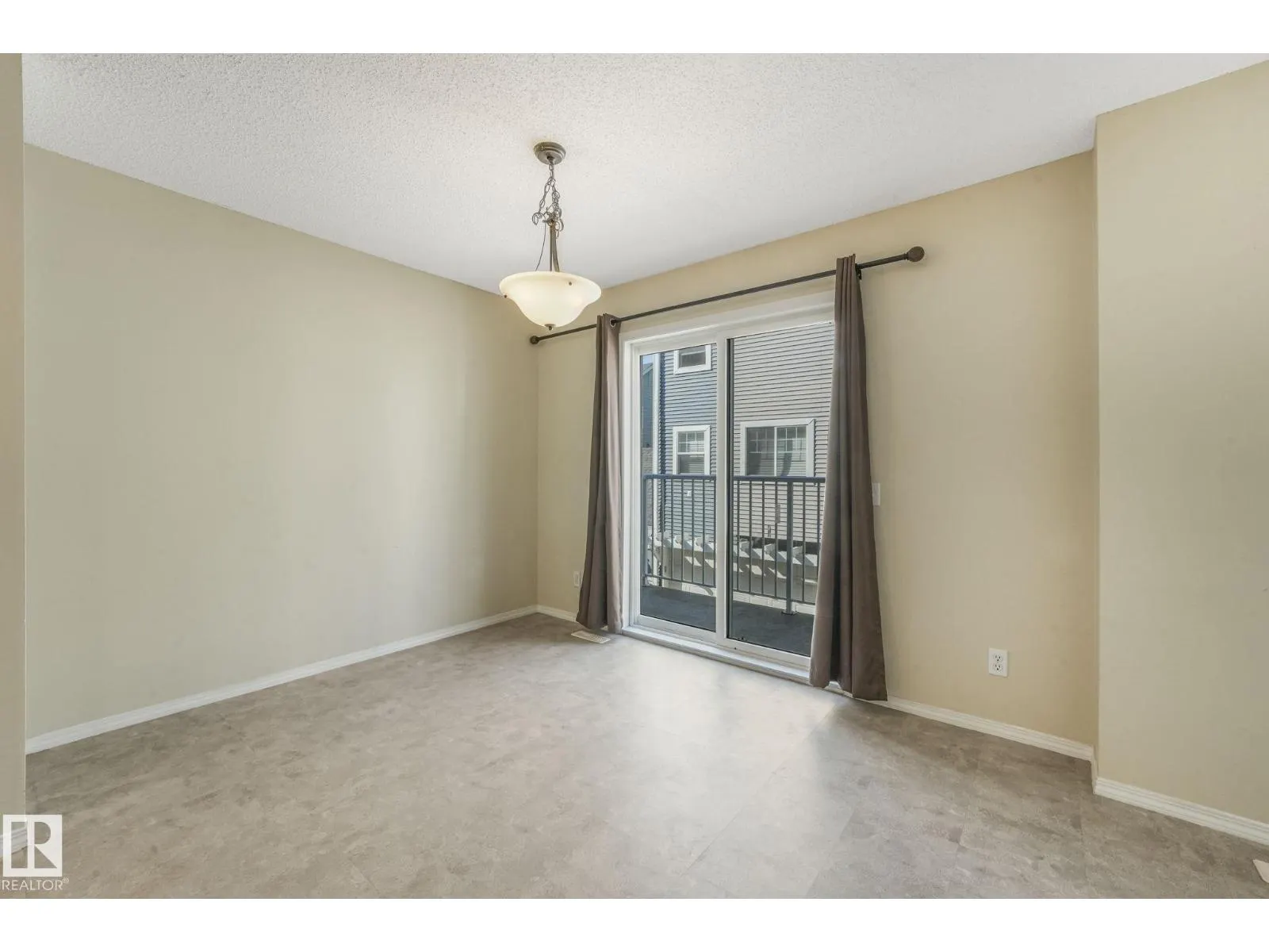 #28 8304 11 AV SW