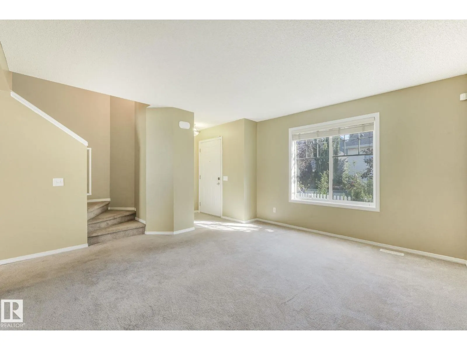#28 8304 11 AV SW
