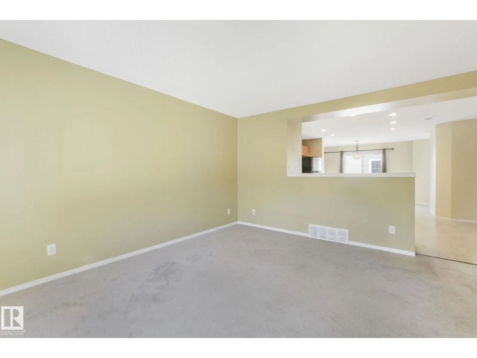 #28 8304 11 AV SW