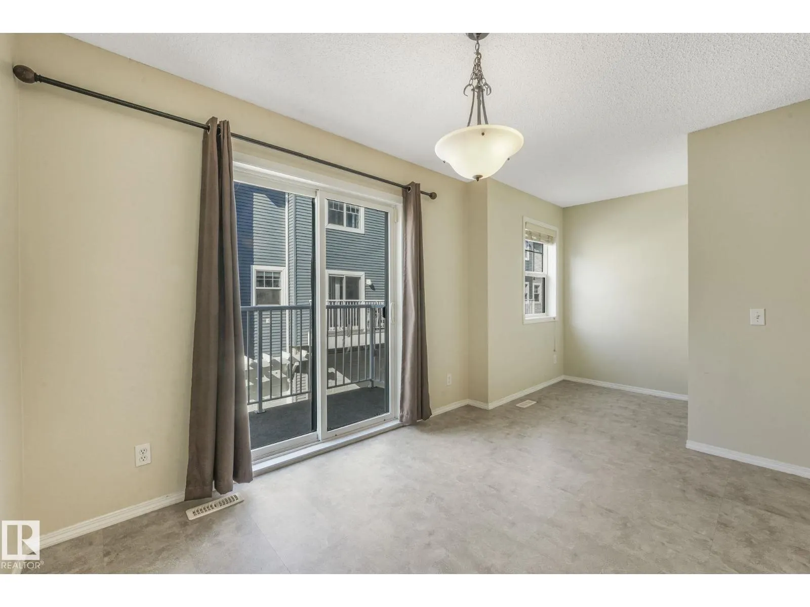 #28 8304 11 AV SW