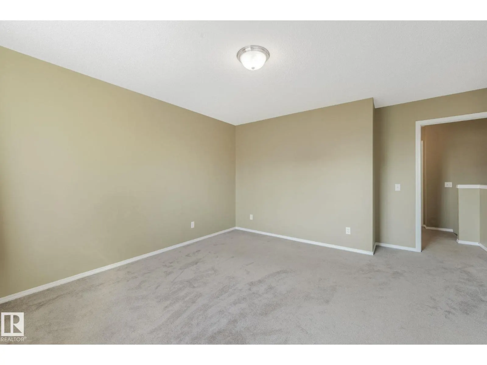#28 8304 11 AV SW