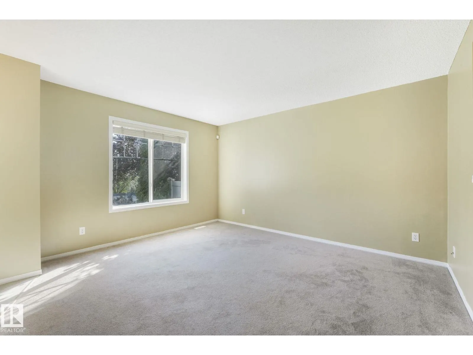 #28 8304 11 AV SW