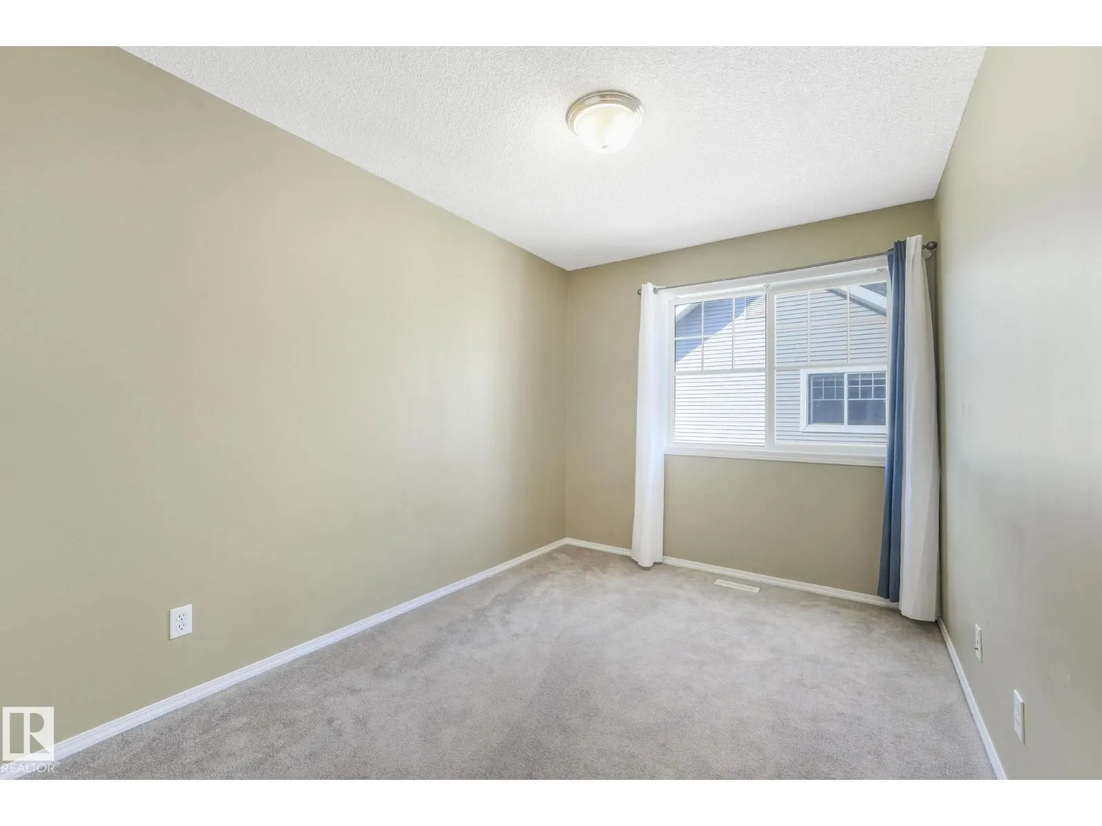 #28 8304 11 AV SW