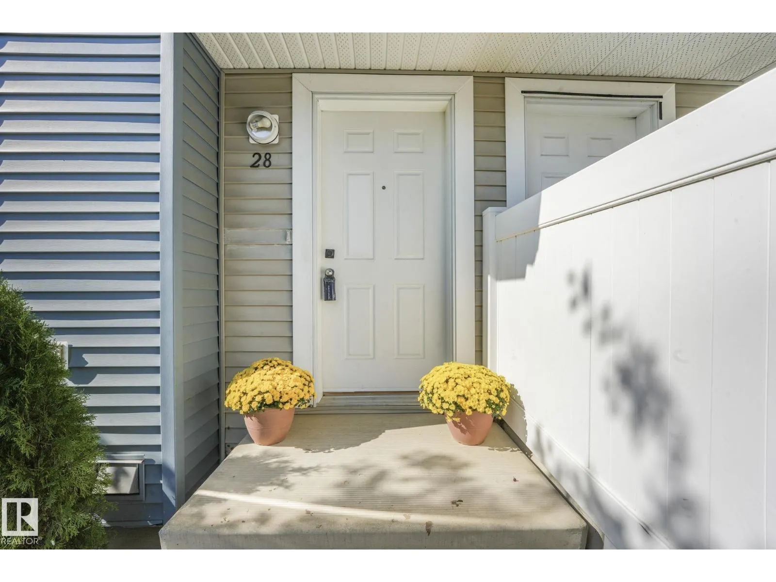 #28 8304 11 AV SW