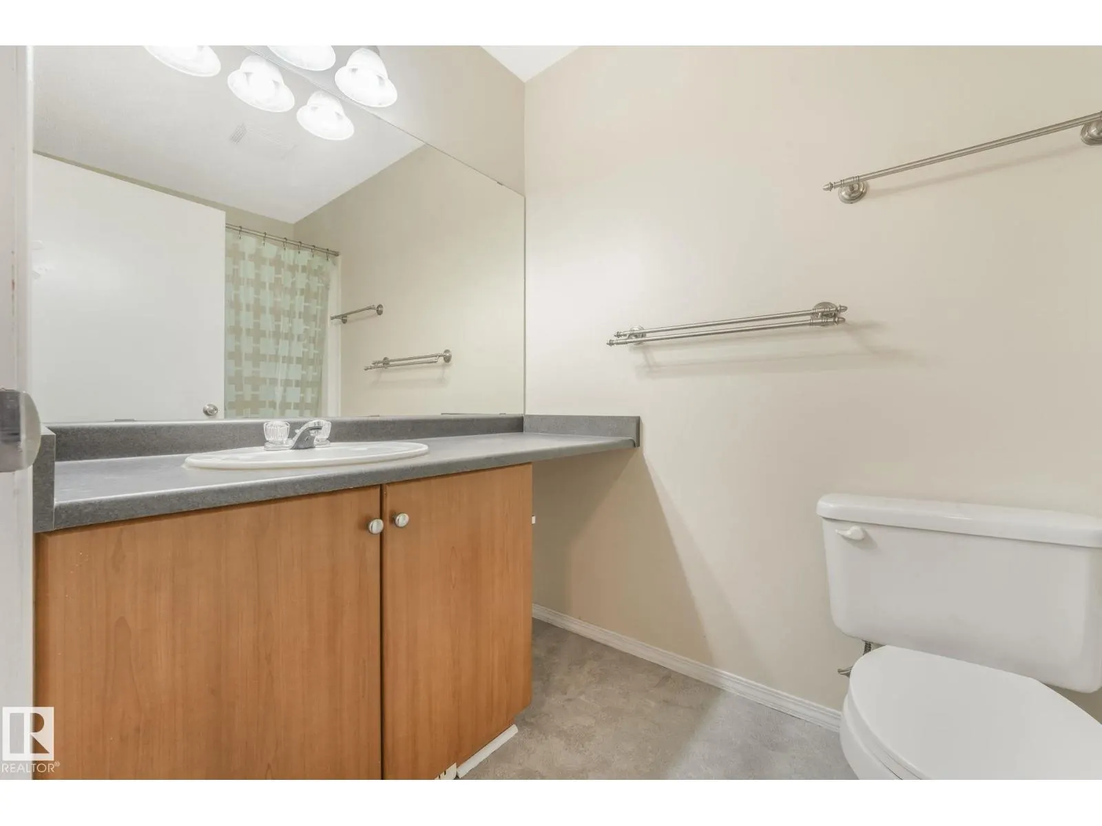#28 8304 11 AV SW