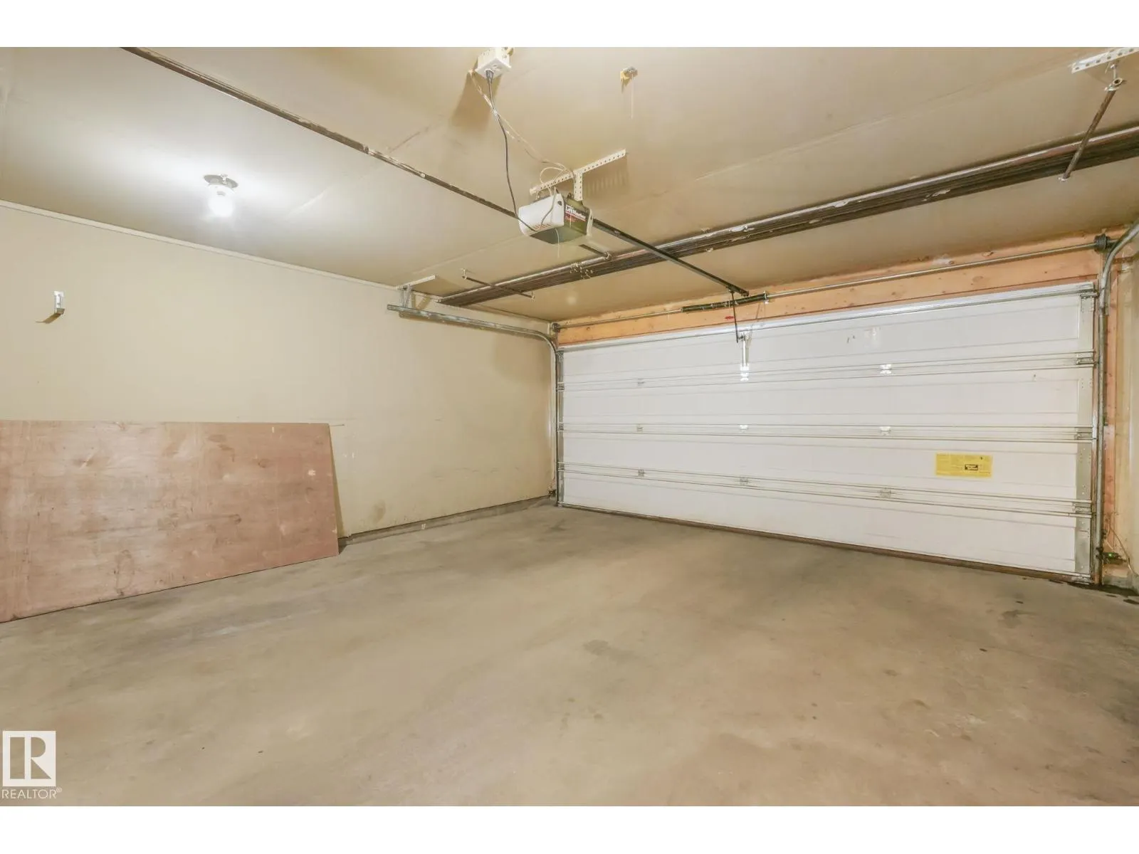 #28 8304 11 AV SW