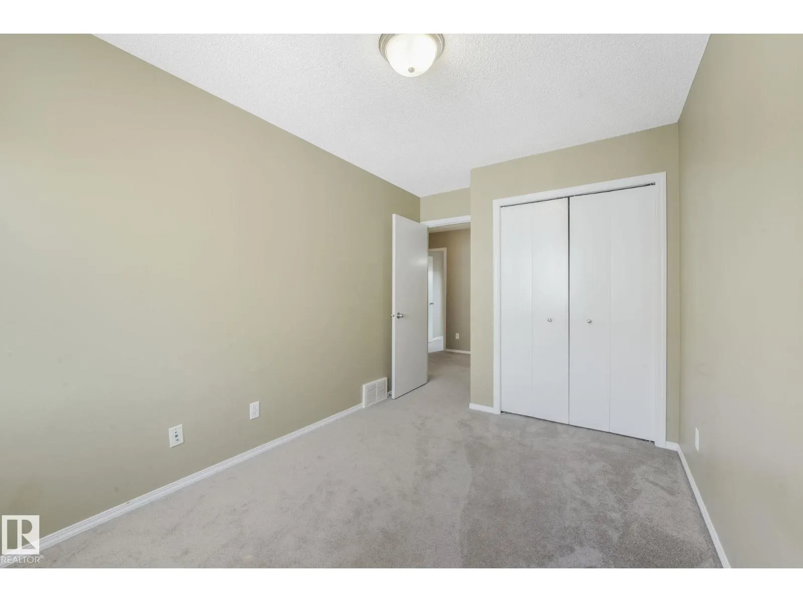 #28 8304 11 AV SW