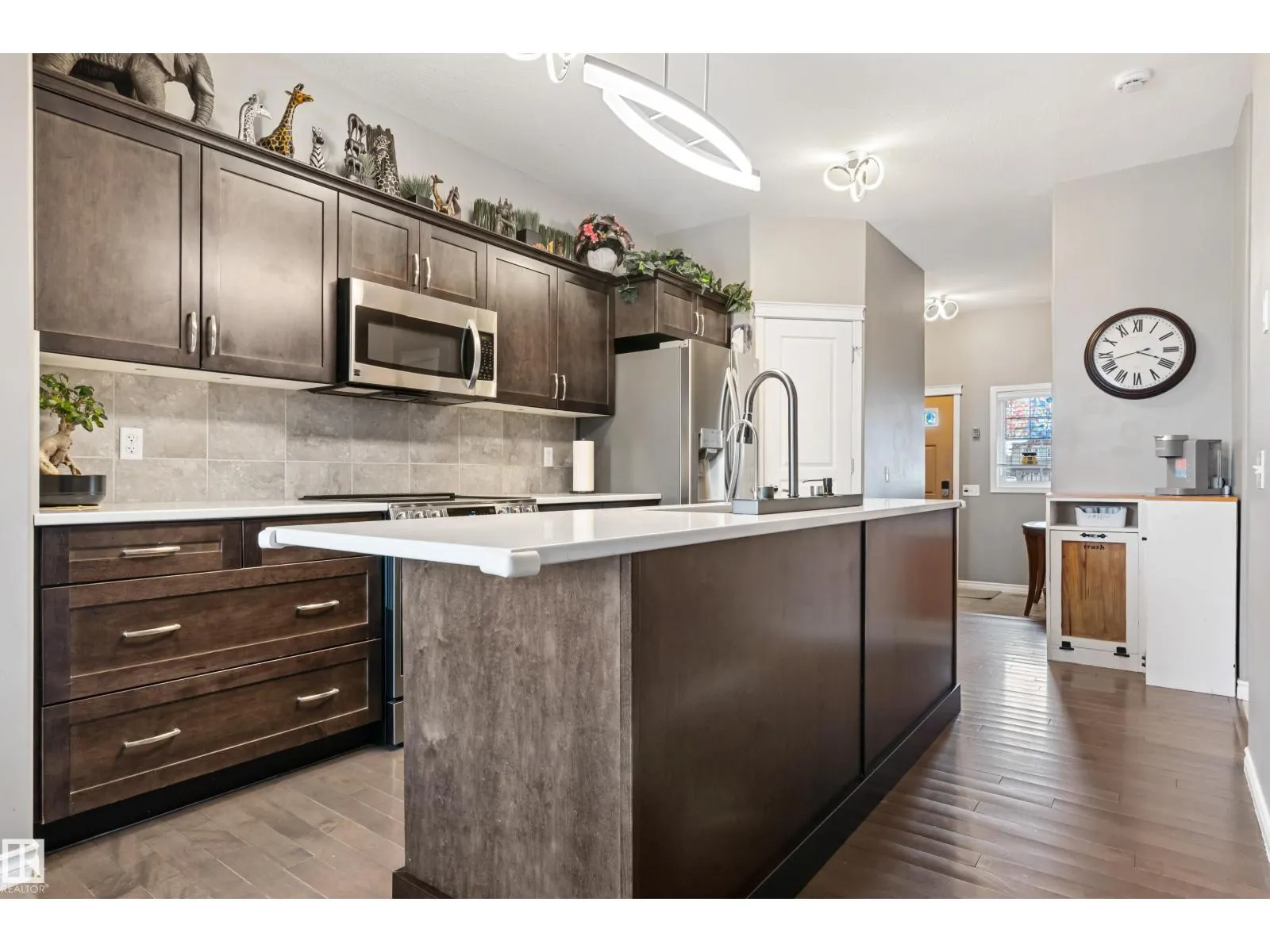 7574 ELLESMERE WY