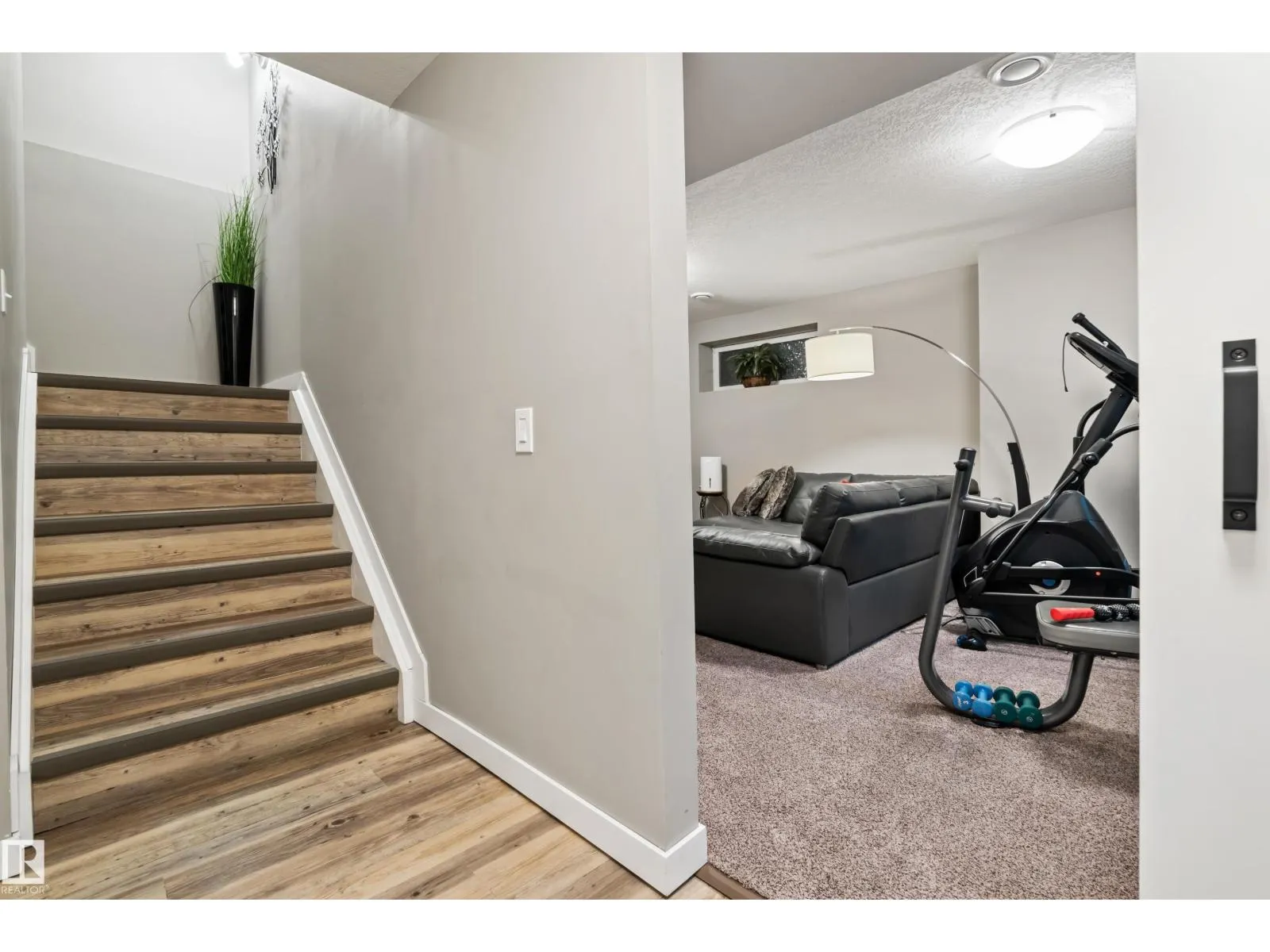 7574 ELLESMERE WY