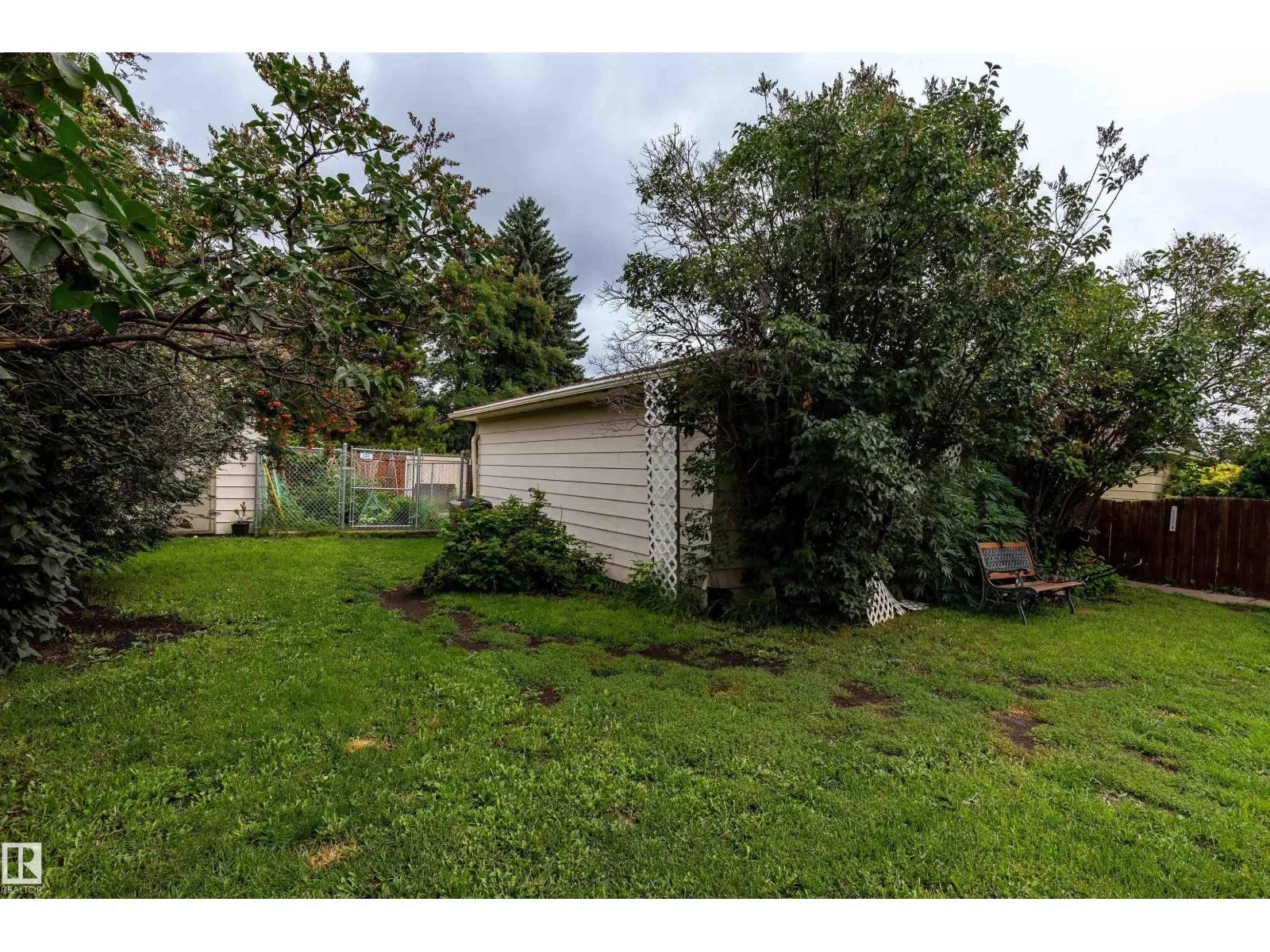 6312 17 AV NW