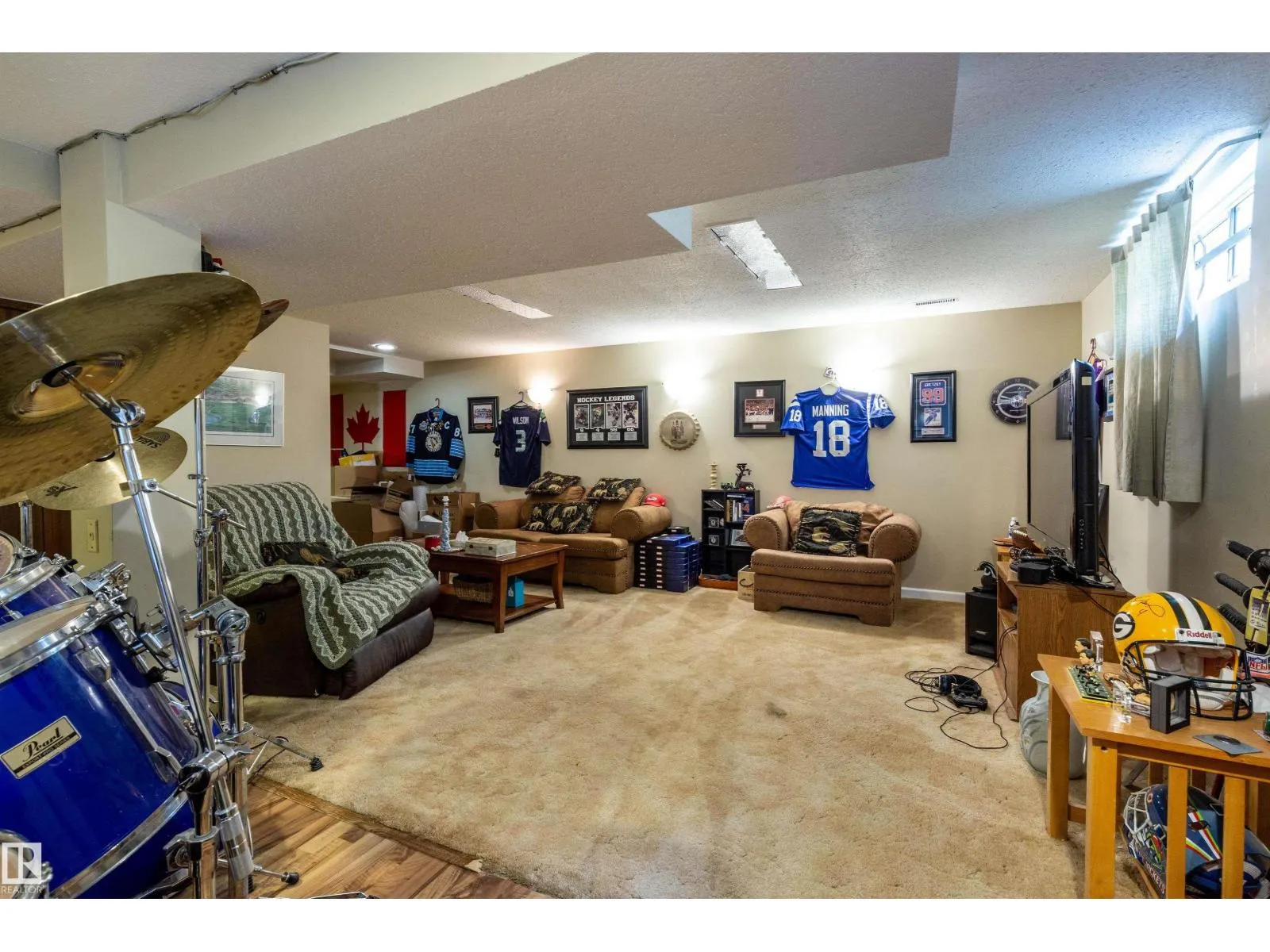 6312 17 AV NW