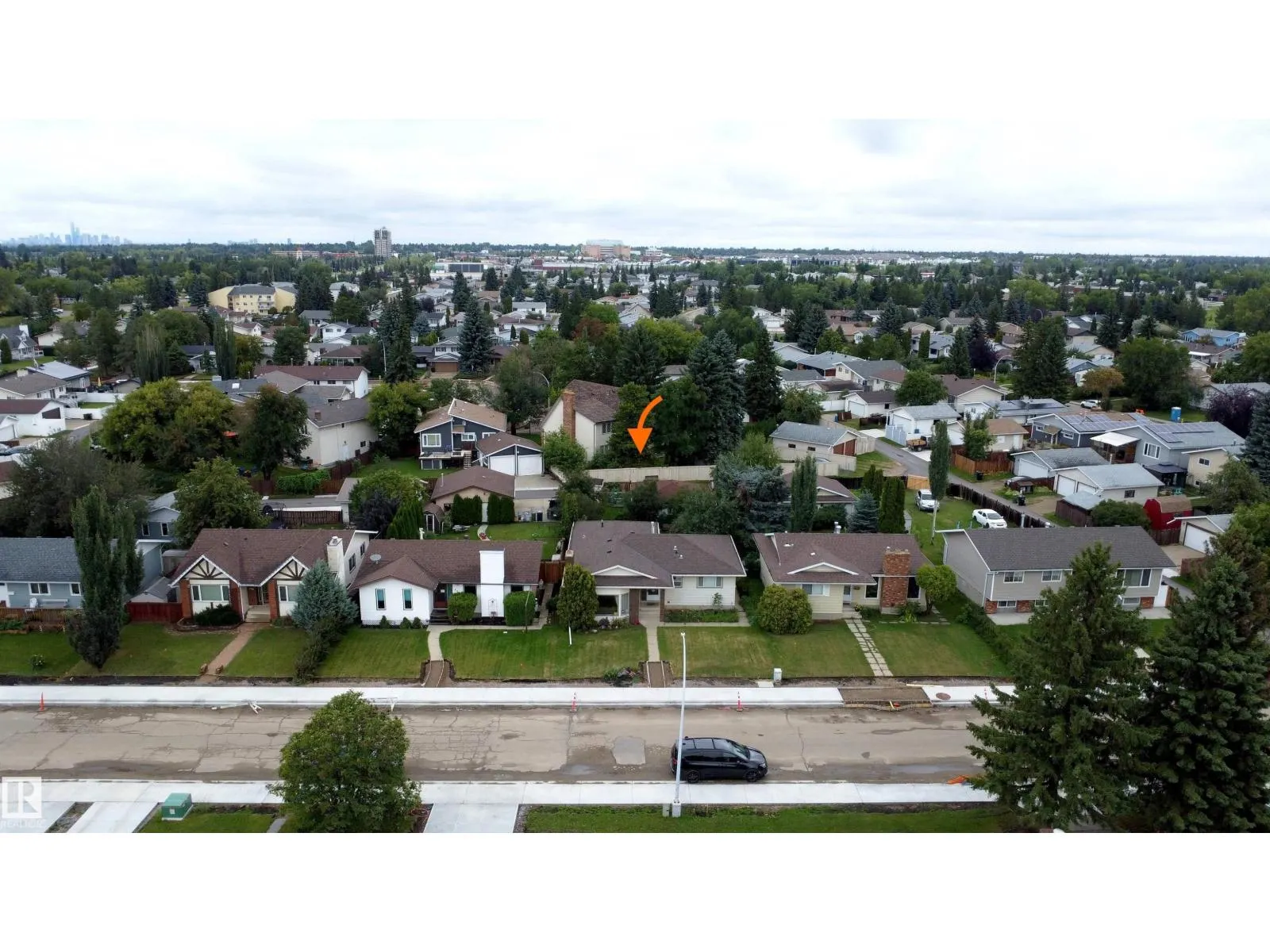 6312 17 AV NW