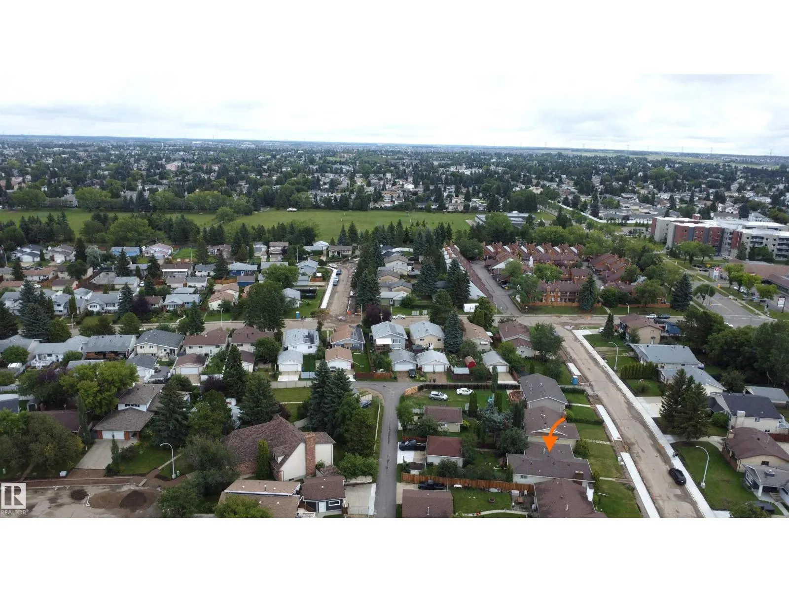 6312 17 AV NW