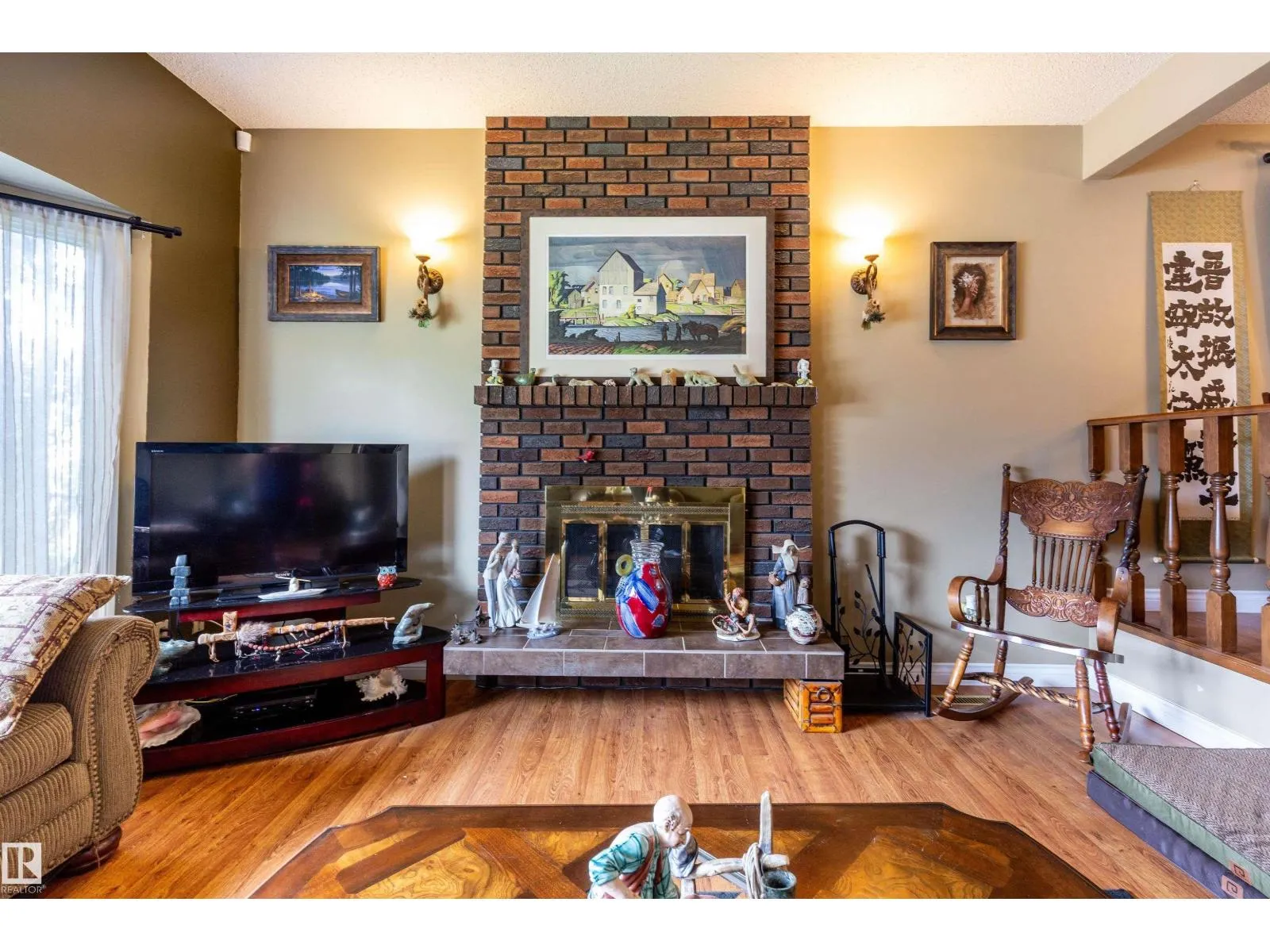 6312 17 AV NW
