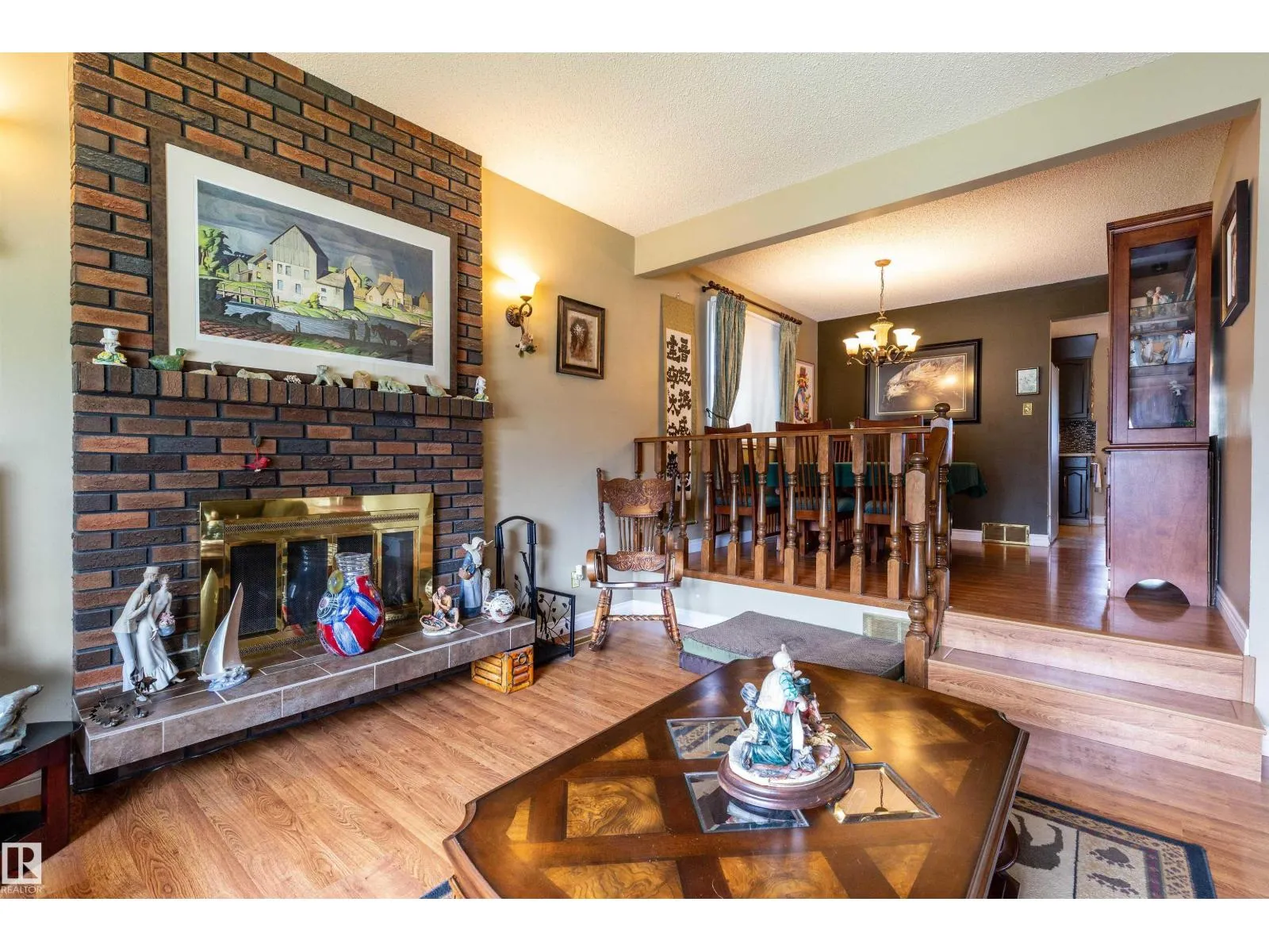 6312 17 AV NW