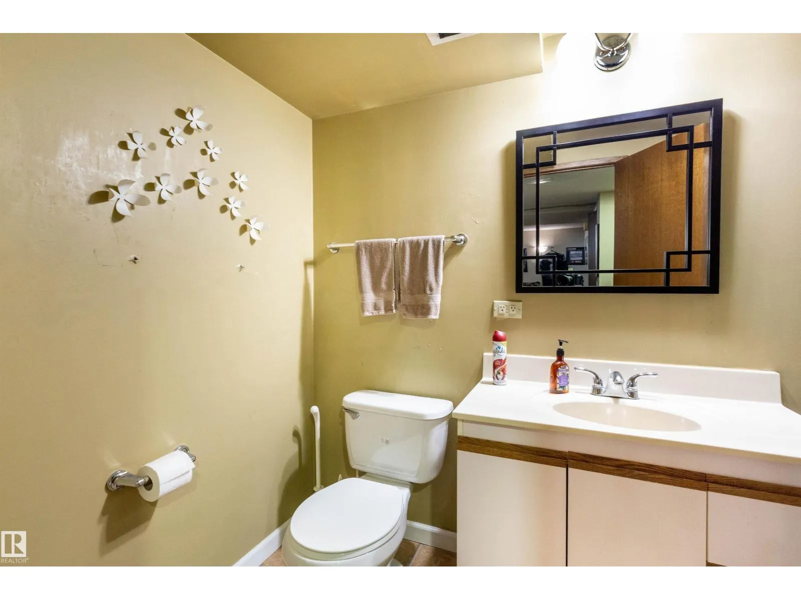6312 17 AV NW