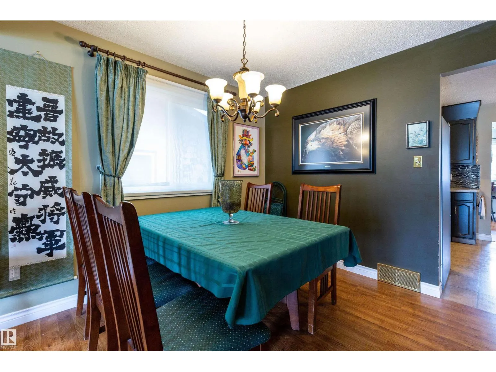 6312 17 AV NW