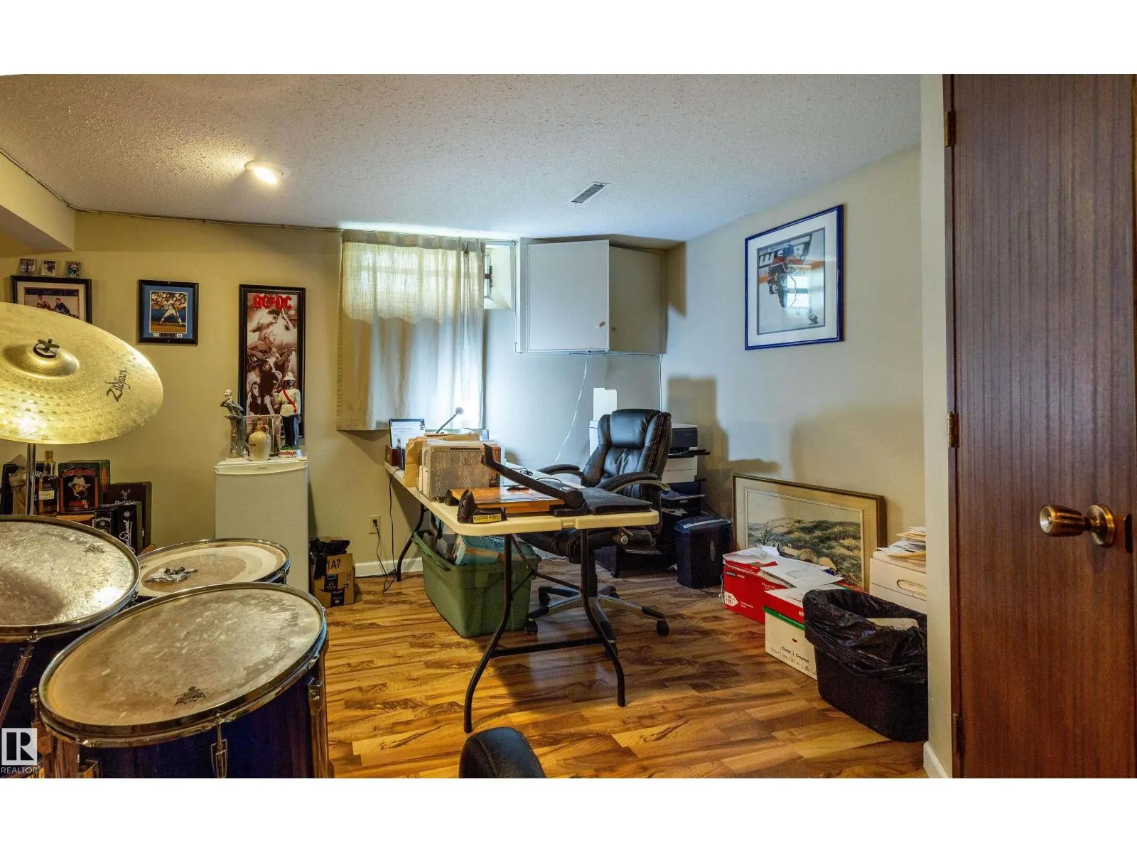 6312 17 AV NW