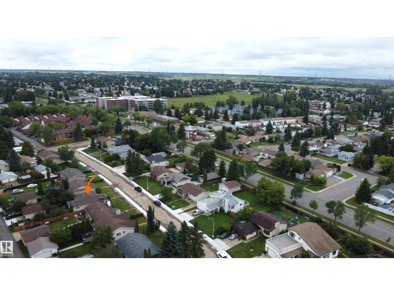 6312 17 AV NW