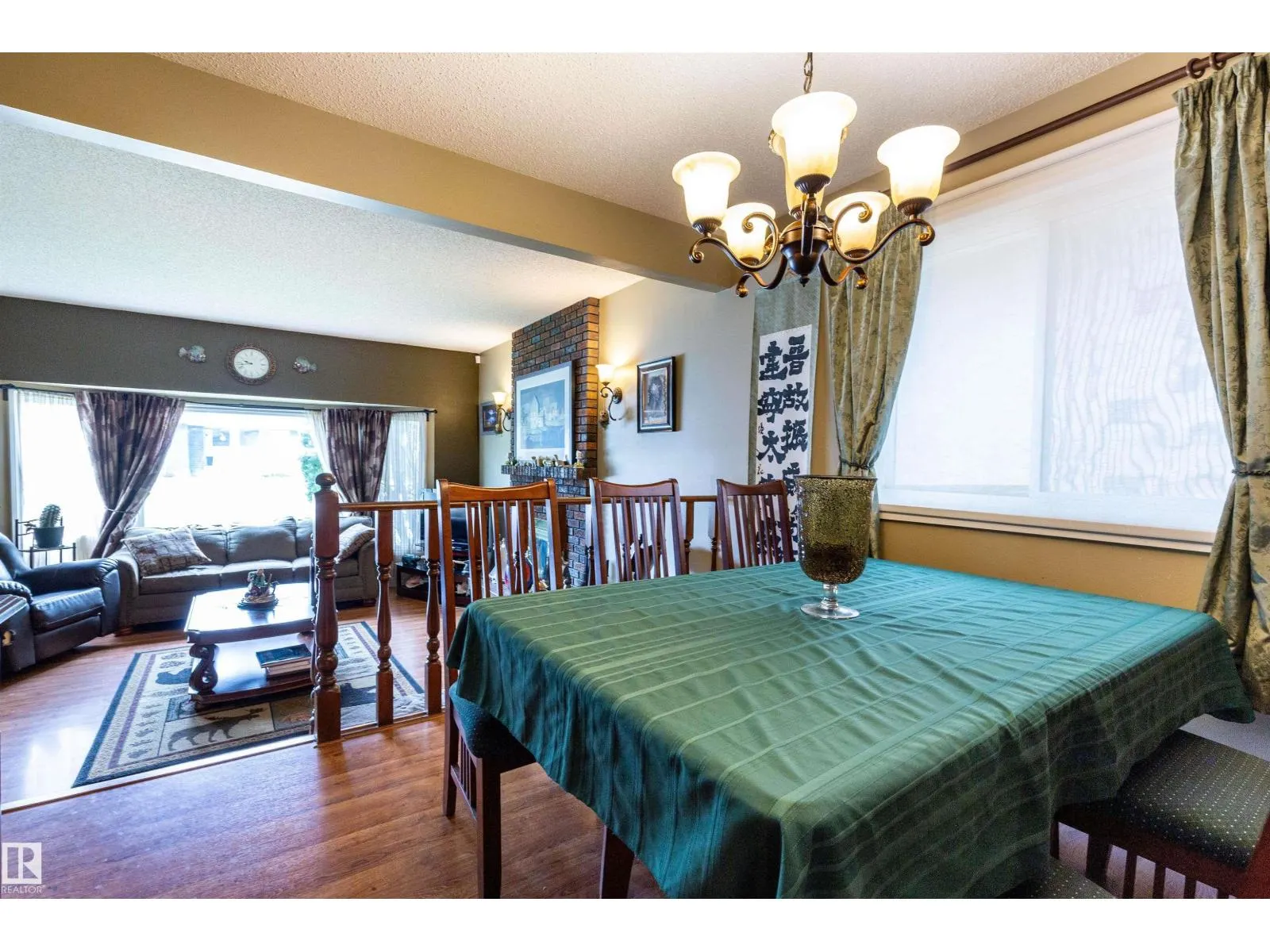 6312 17 AV NW