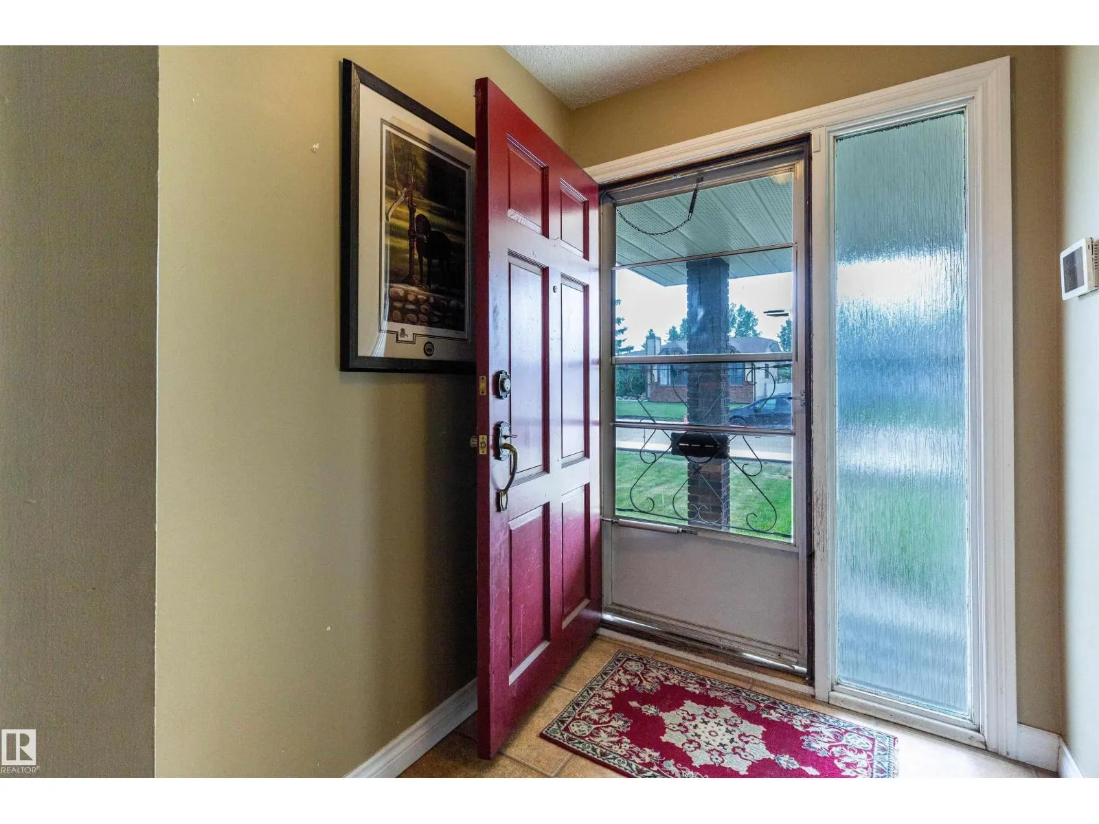 6312 17 AV NW