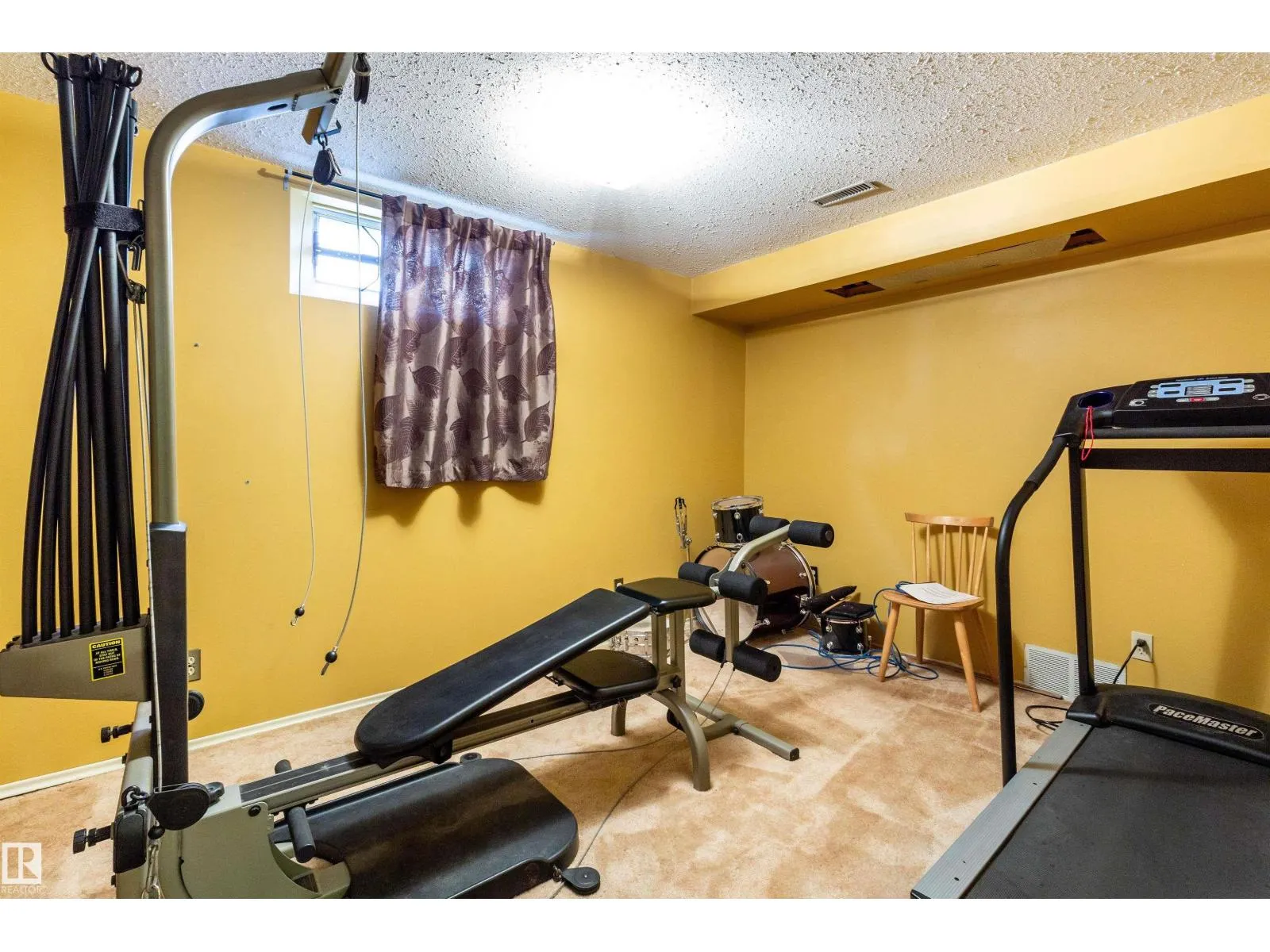 6312 17 AV NW