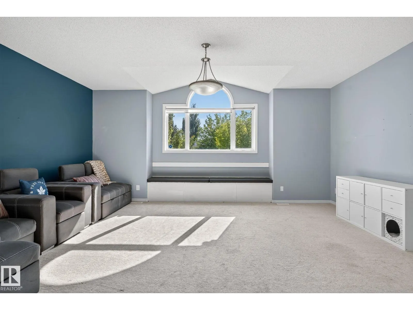 185 ERIN RIDGE DR