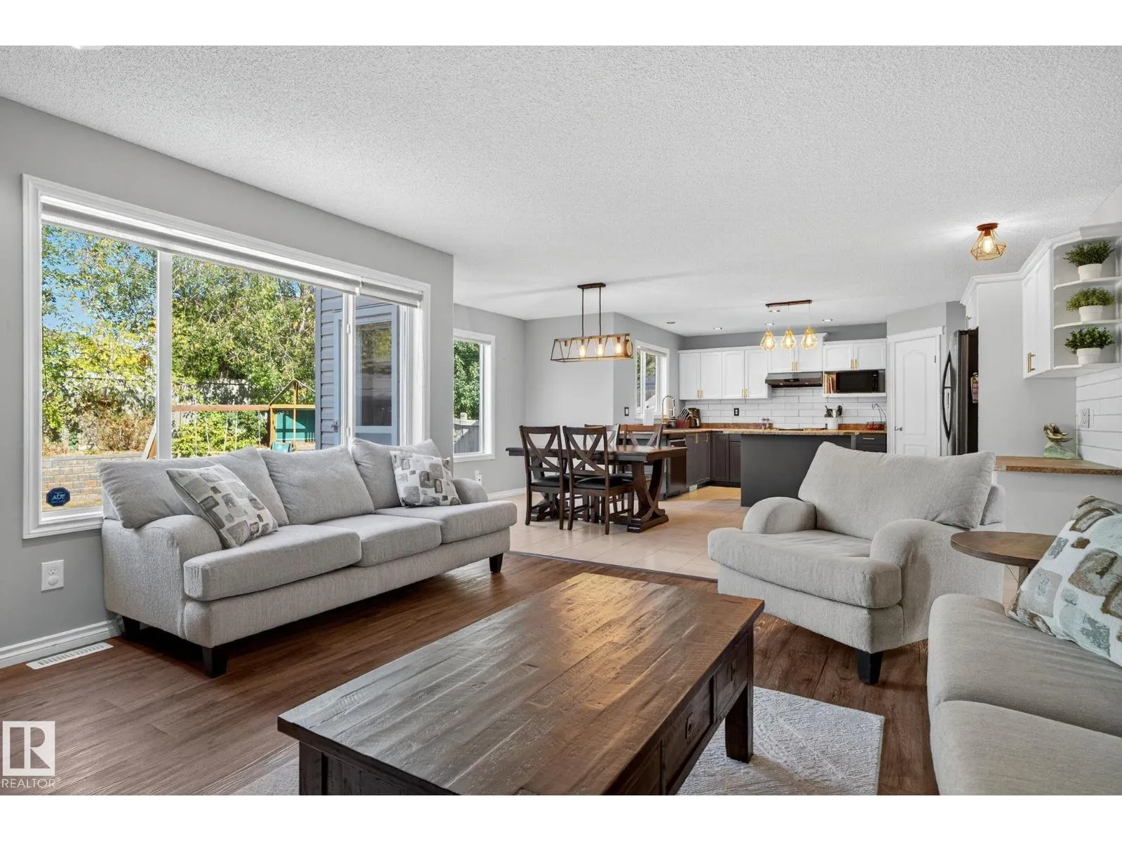 185 ERIN RIDGE DR
