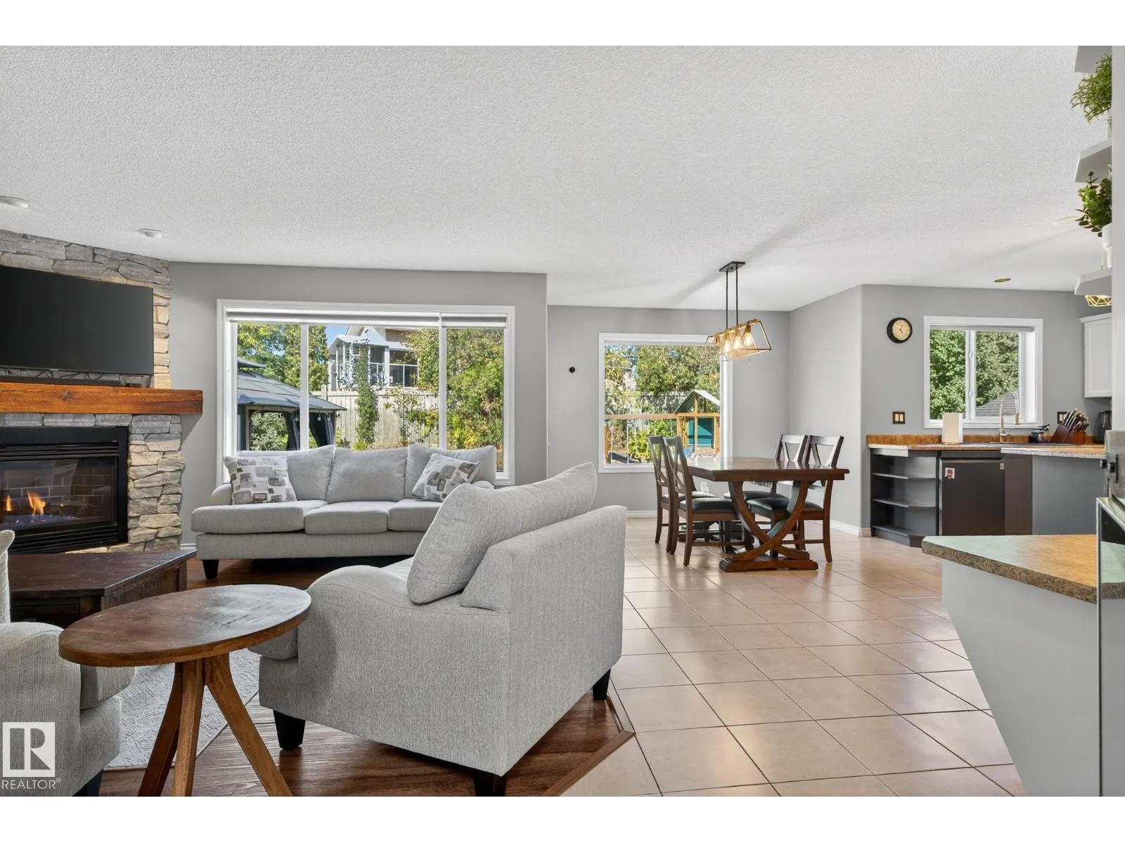 185 ERIN RIDGE DR