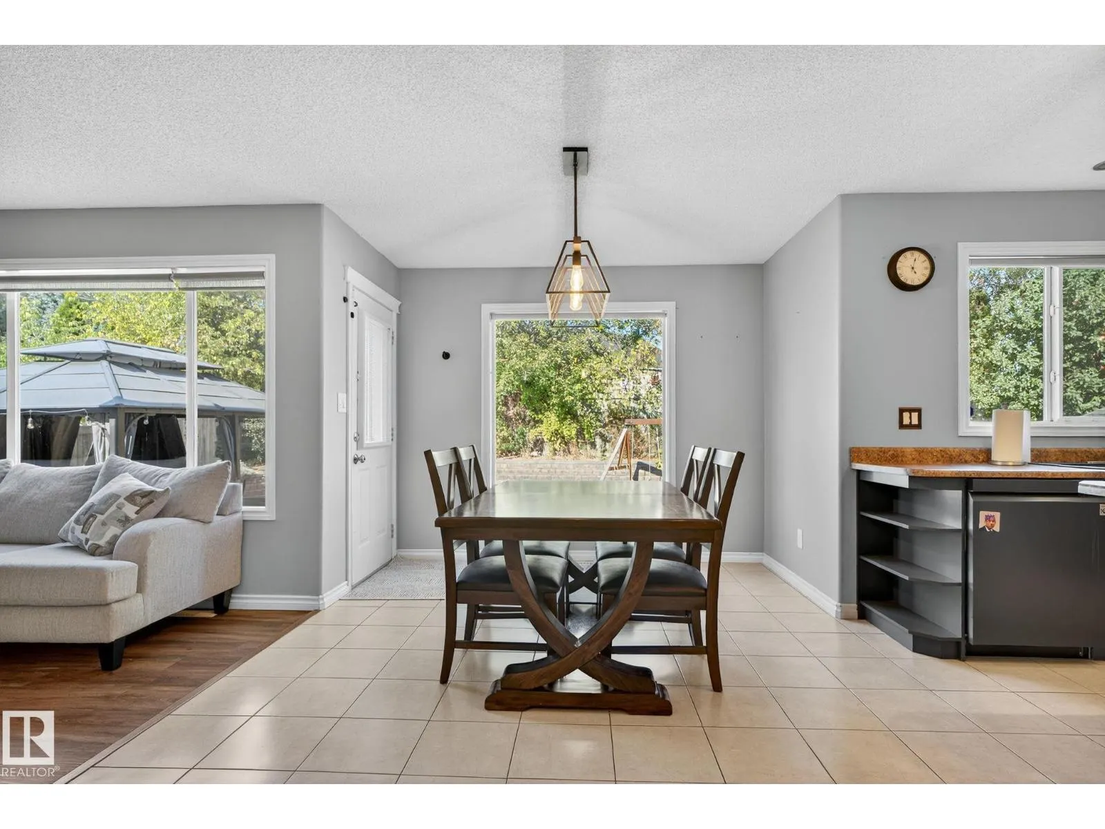 185 ERIN RIDGE DR