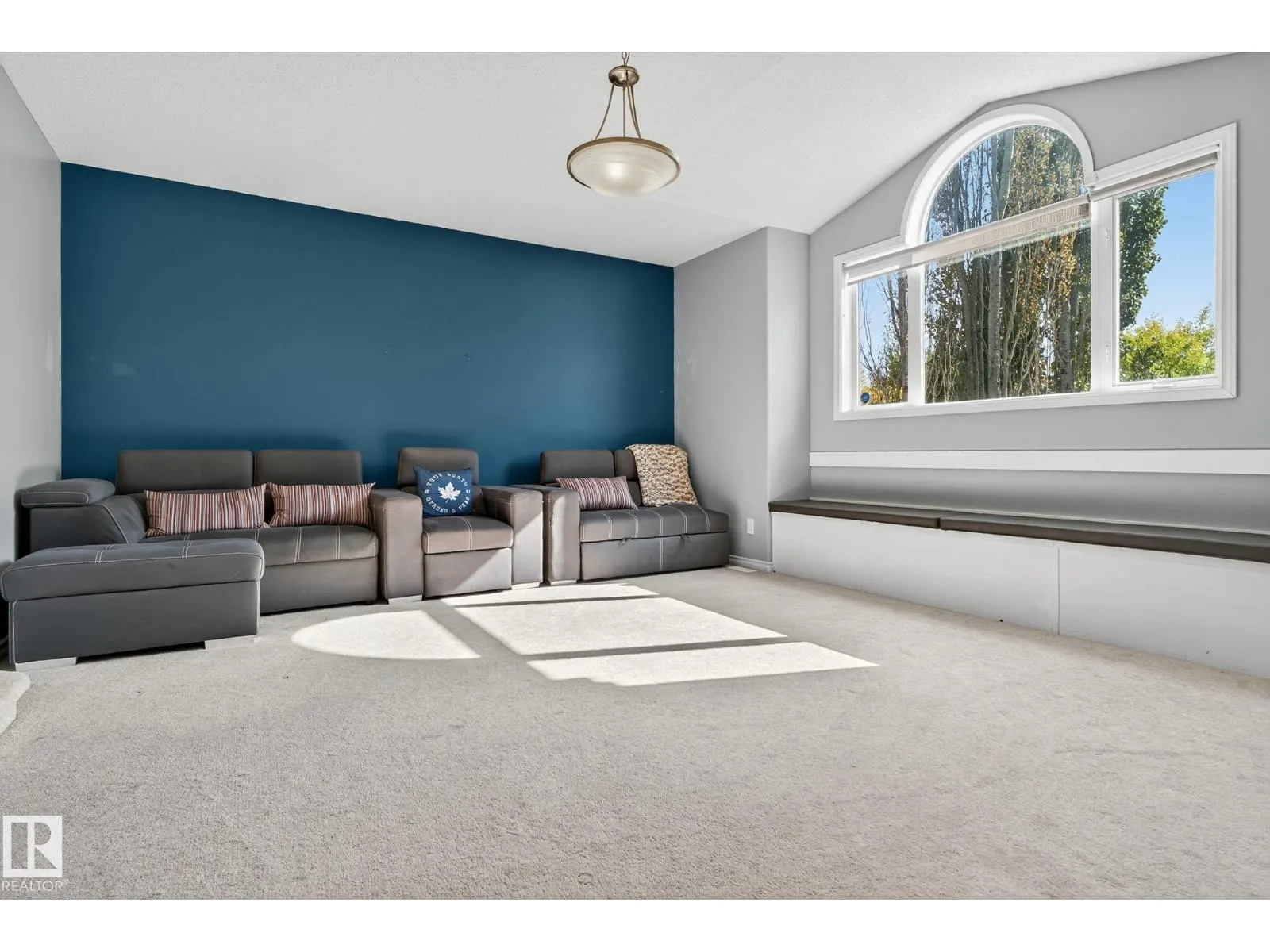 185 ERIN RIDGE DR