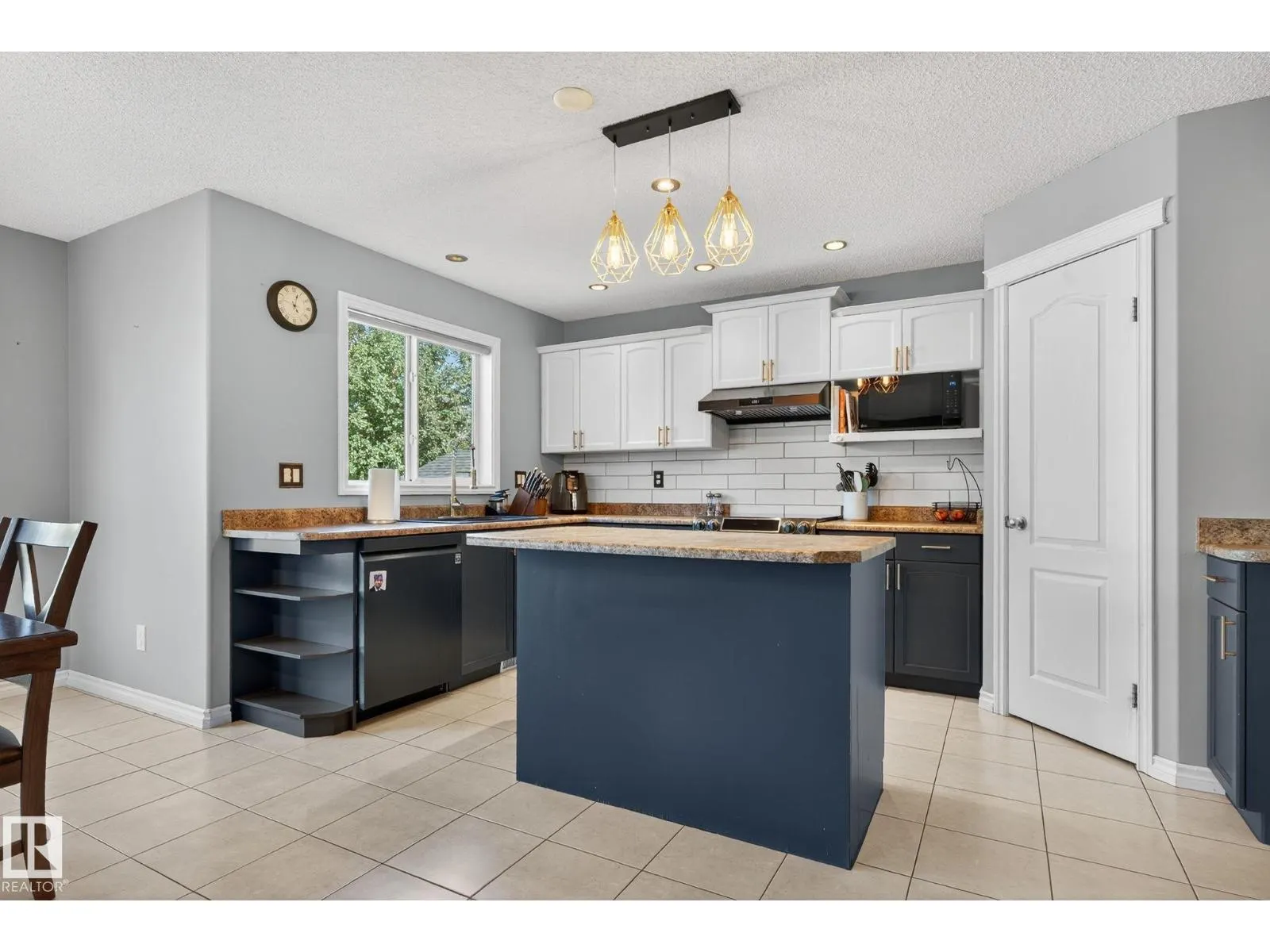 185 ERIN RIDGE DR