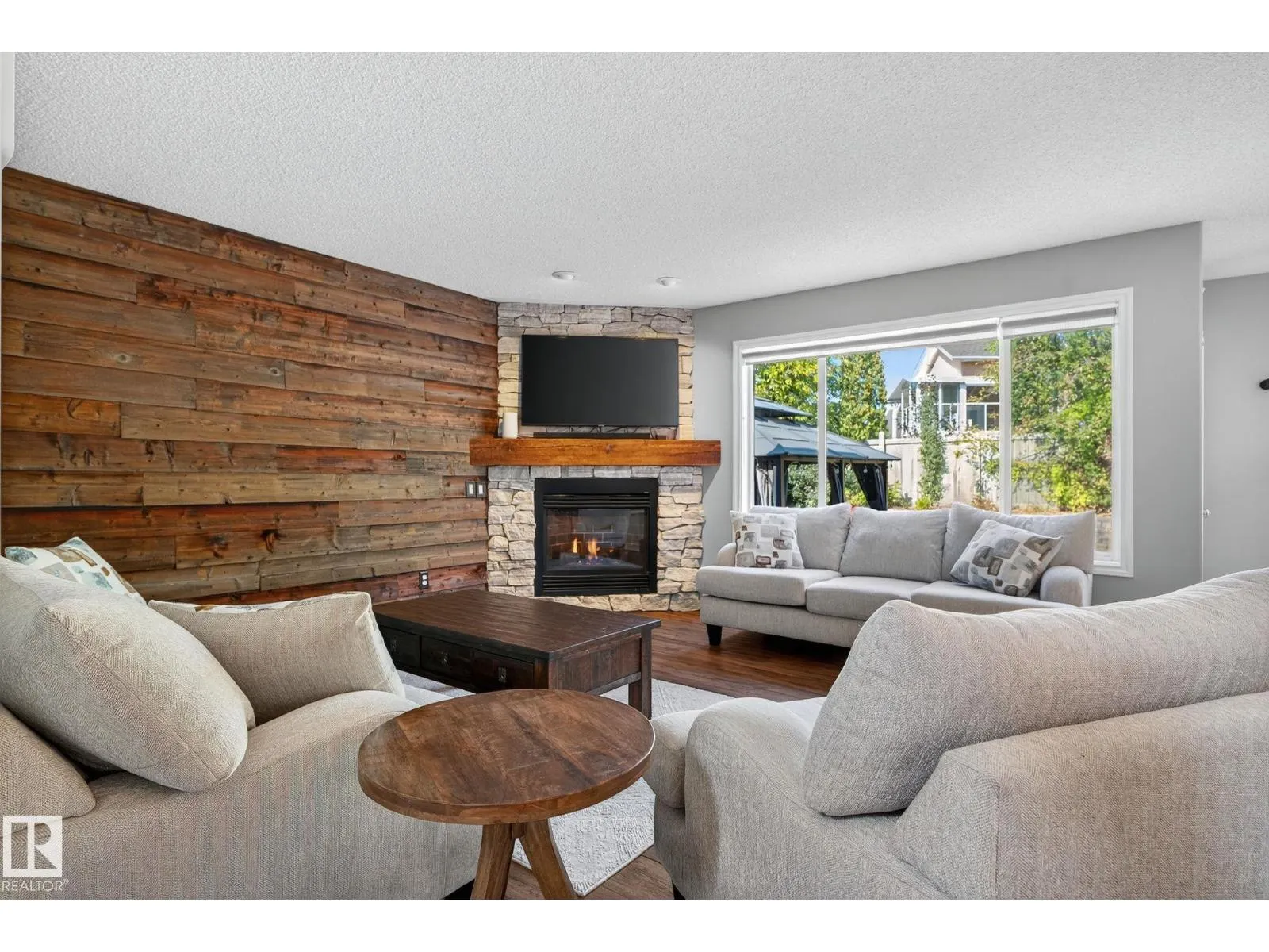 185 ERIN RIDGE DR