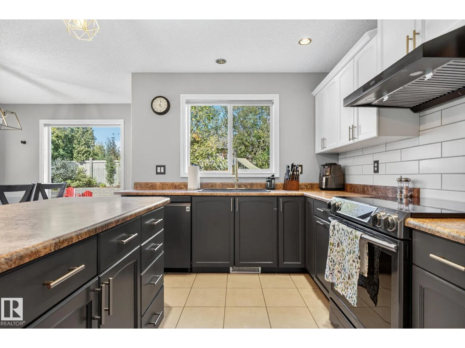 185 ERIN RIDGE DR