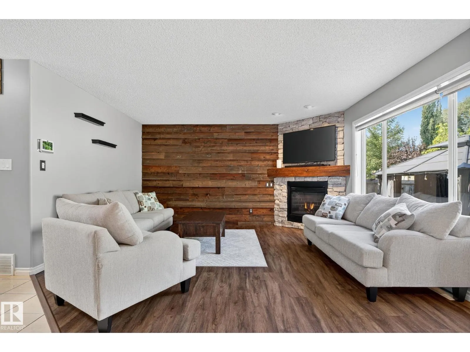 185 ERIN RIDGE DR