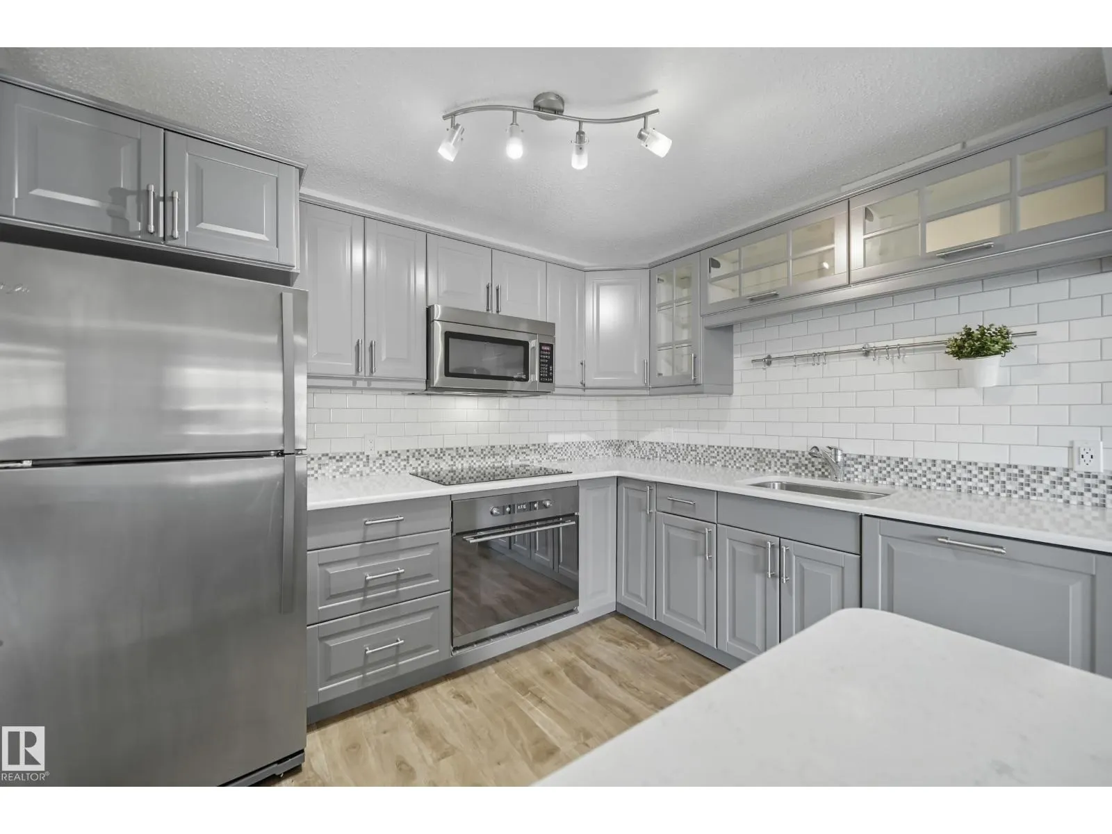#801 9916 113 ST NW